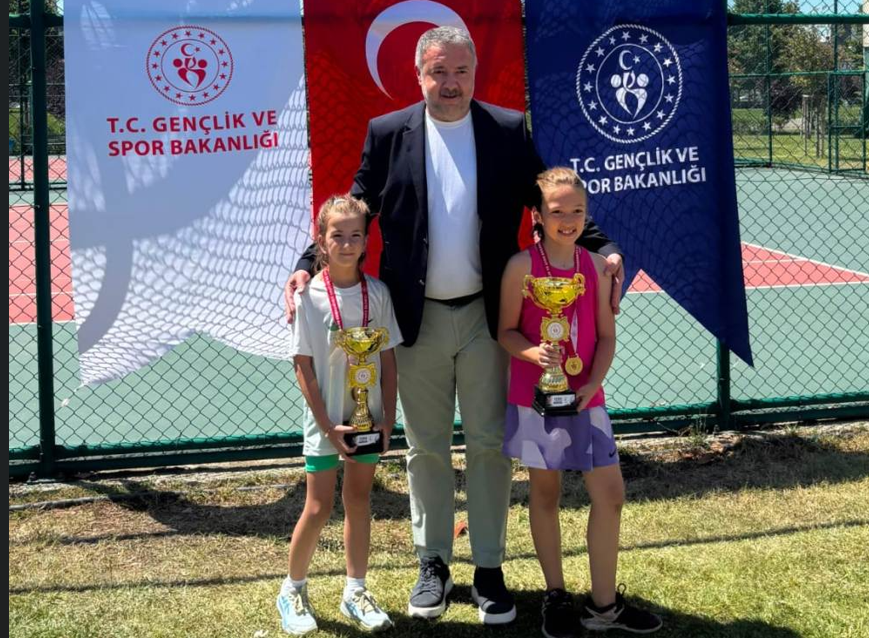 Bursa'nın küçük dev raketleri kortta buluştu