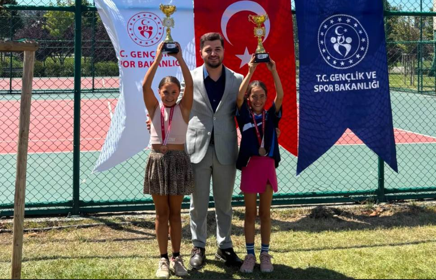 Bursa'nın küçük dev raketleri kortta buluştu