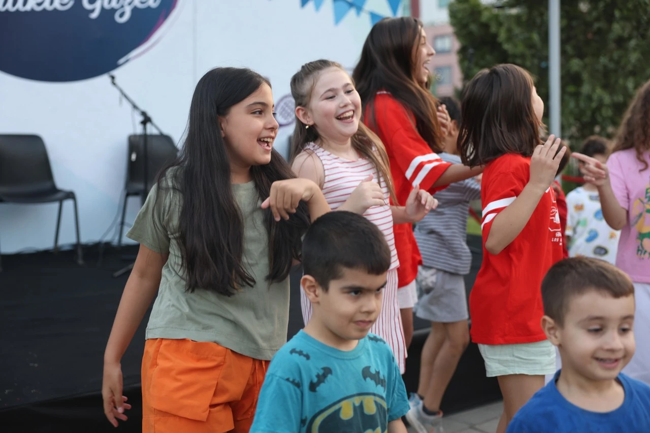 Doğanbey Mahallesi&rsquo;nde yaz akşamı şenliğe d&ouml;n&uuml;şt&uuml;