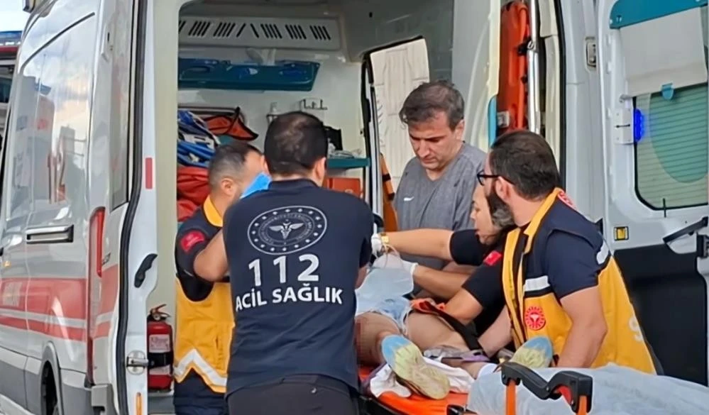 Bursa'da k&ouml;pr&uuml;l&uuml; kavşakta feci kaza: 3 &ouml;l&uuml;, 2 ağır yaralı