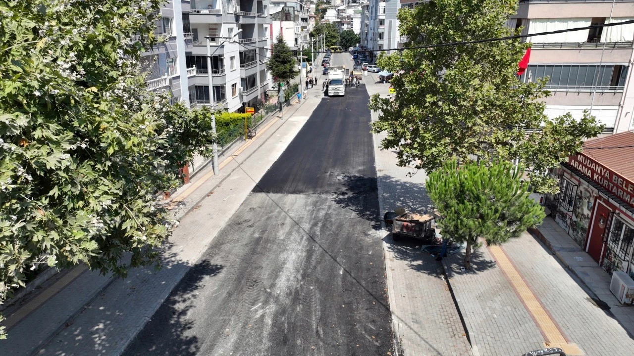 Mudanya Belediyesi ilçedeki yolları yeniliyor