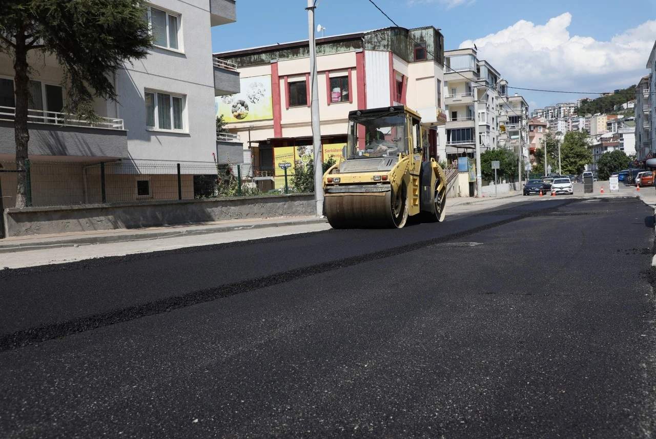 Mudanya Belediyesi il&ccedil;edeki yolları yeniliyor