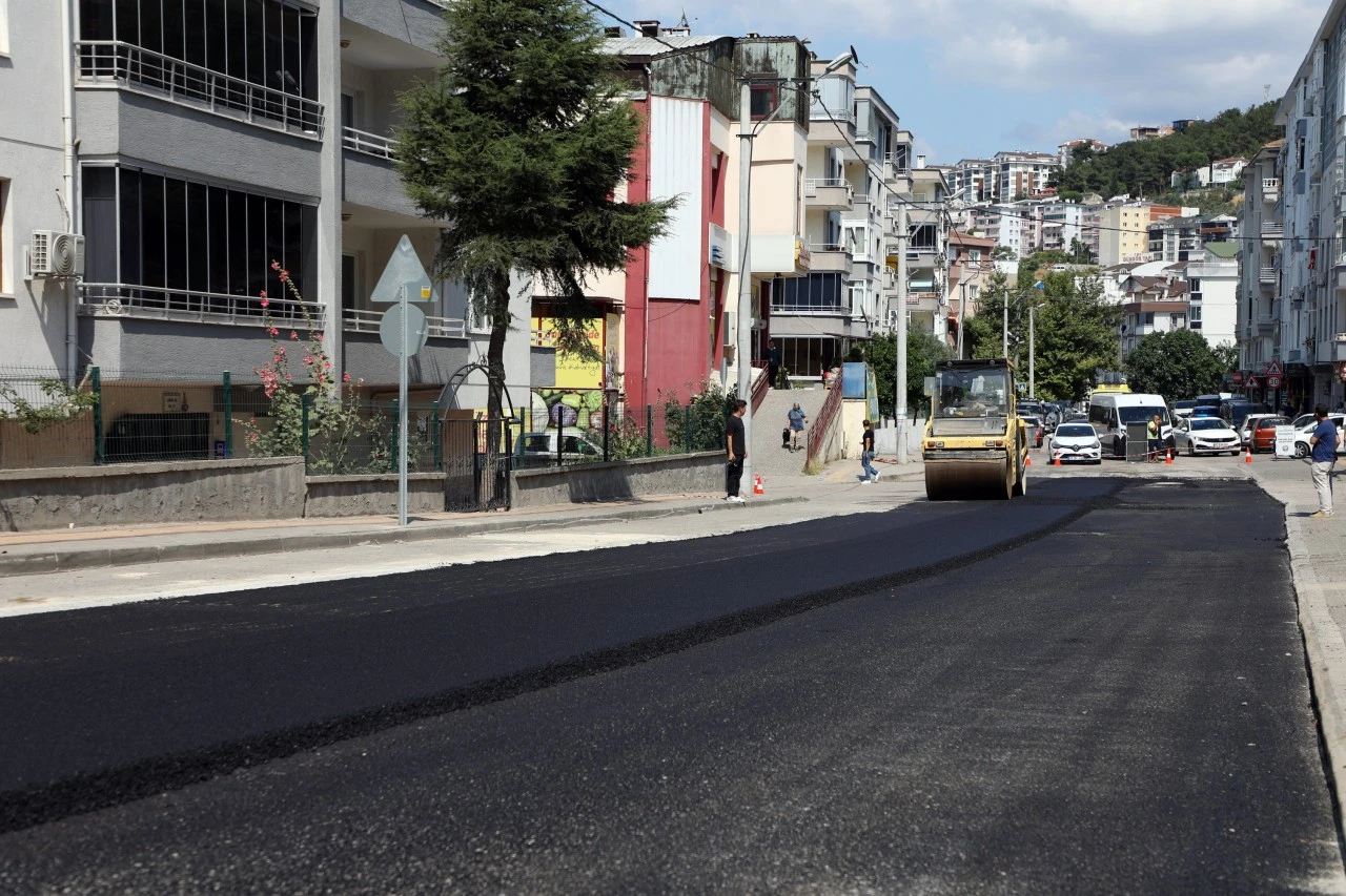 Mudanya Belediyesi ilçedeki yolları yeniliyor