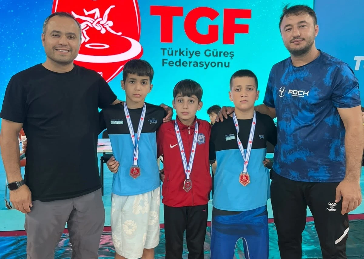 Güreşte Yıldırım rüzgarı