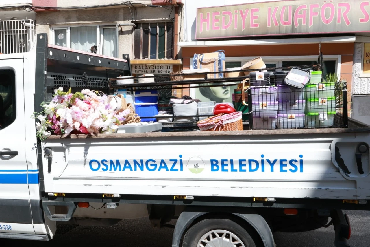 Osmangazi'de kaldırımlar işgalden temizlendi