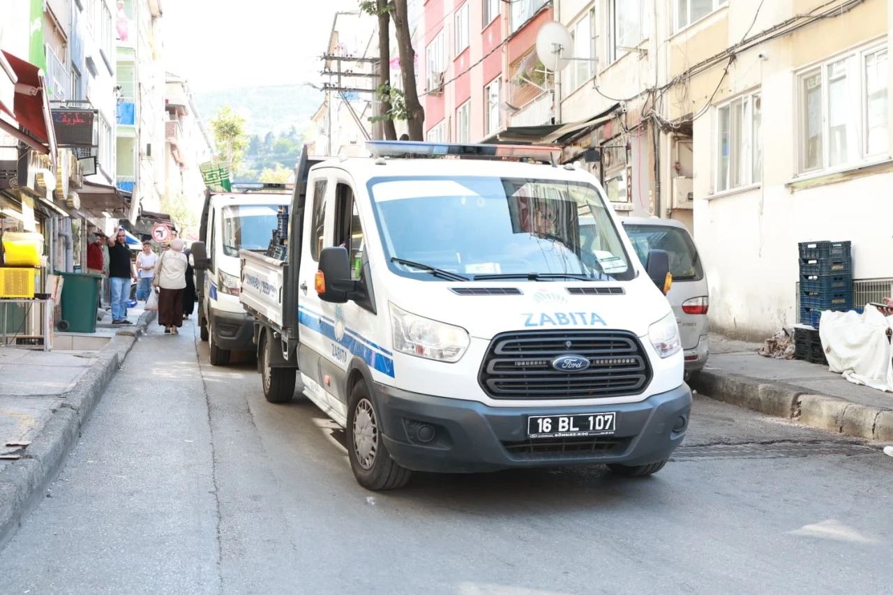 Osmangazi'de kaldırımlar işgalden temizlendi