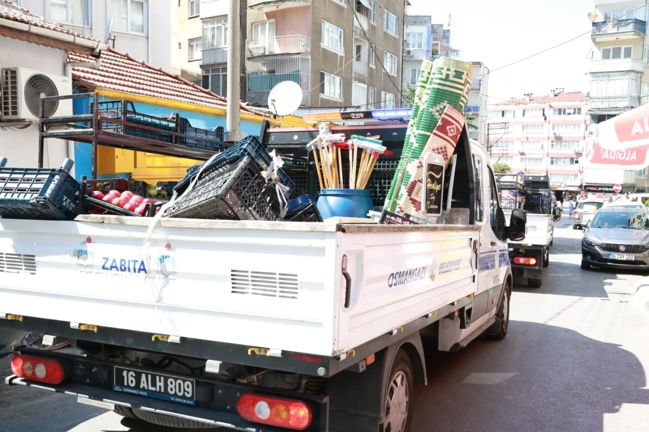 Osmangazi'de kaldırımlar işgalden temizlendi