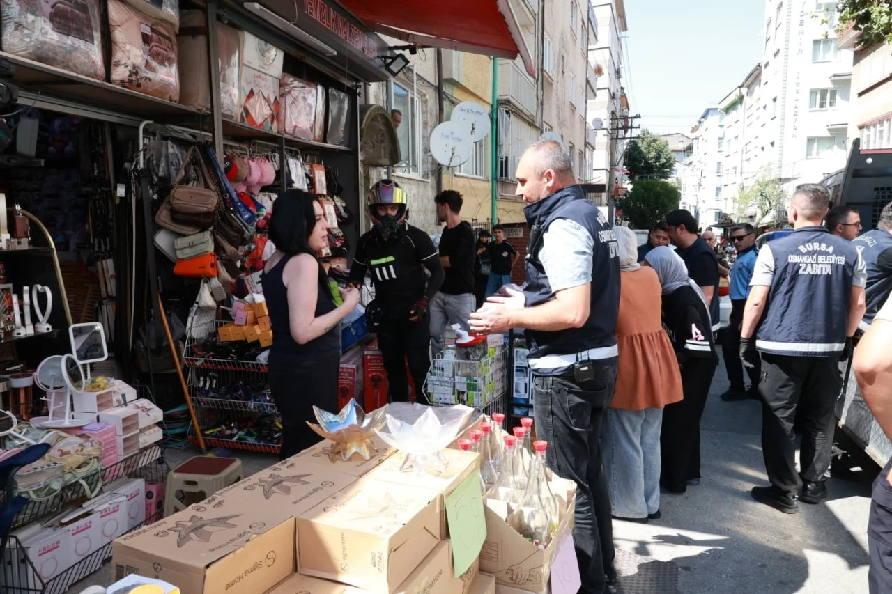 Osmangazi'de kaldırımlar işgalden temizlendi