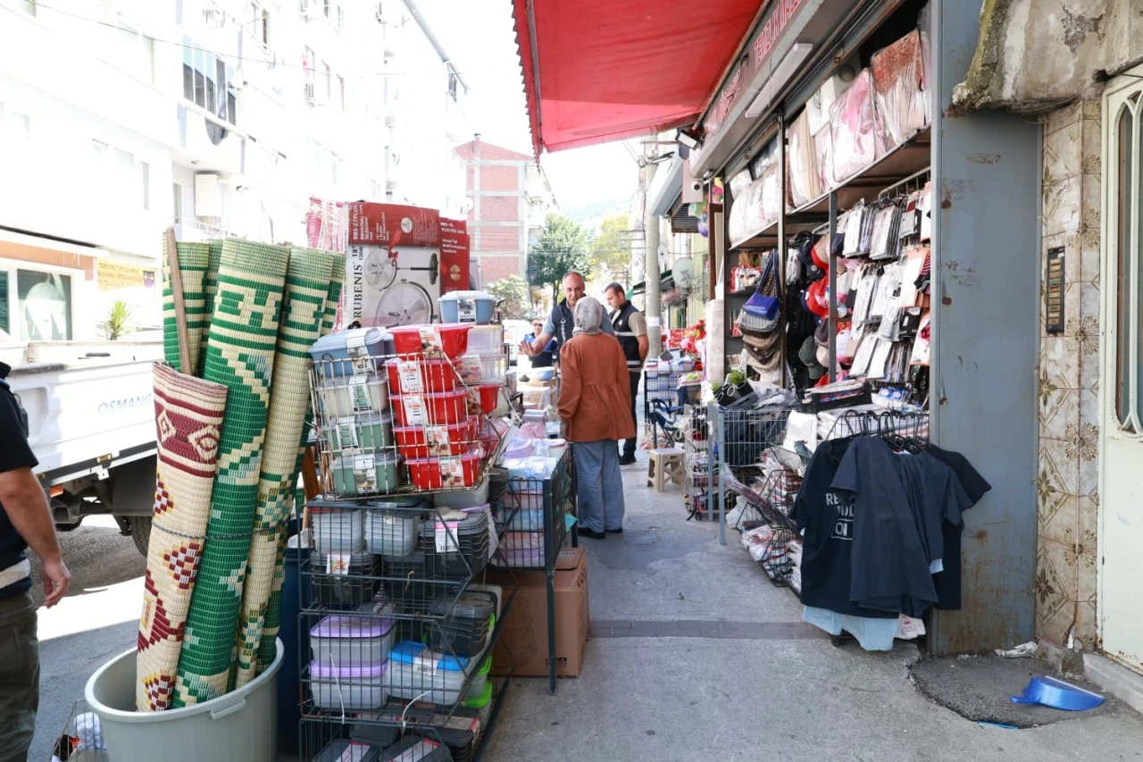 Osmangazi'de kaldırımlar işgalden temizlendi