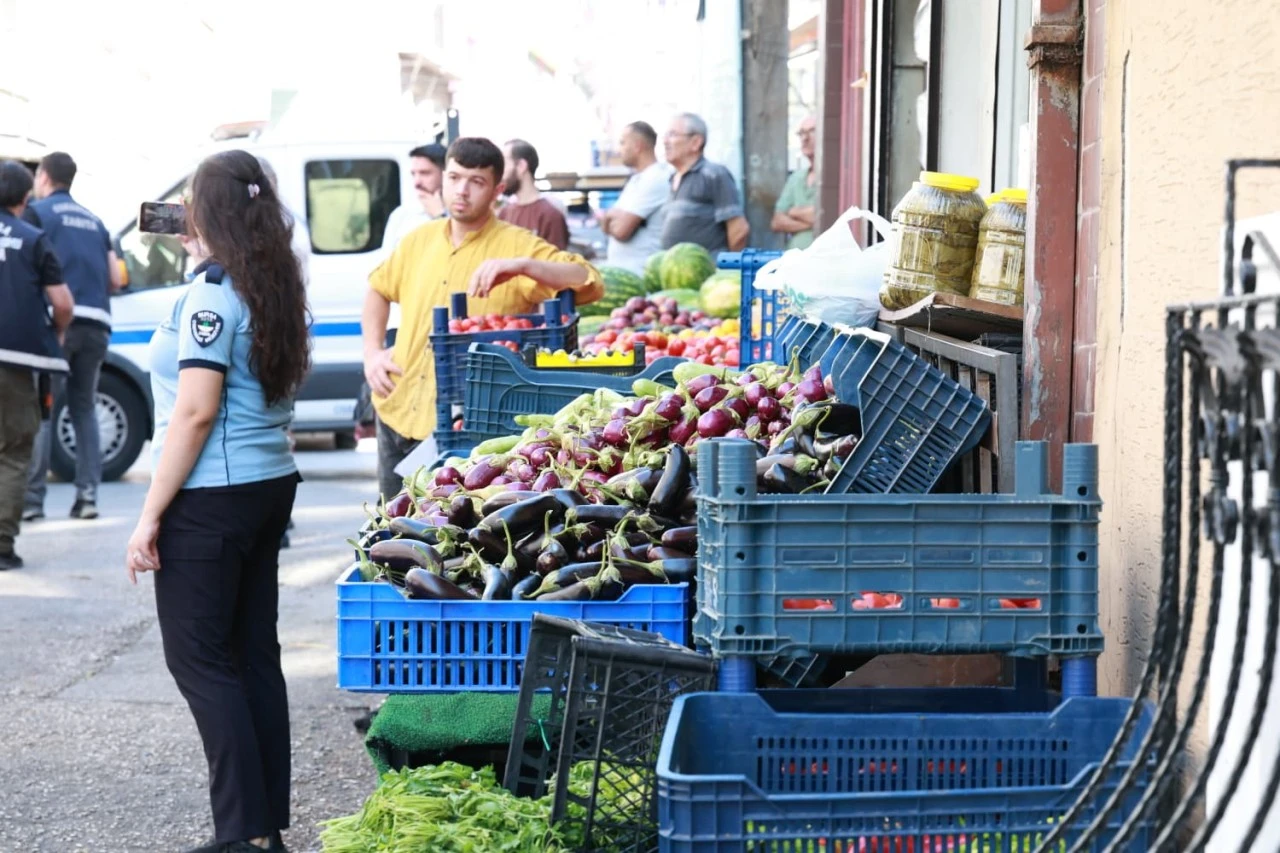 Osmangazi'de kaldırımlar işgalden temizlendi