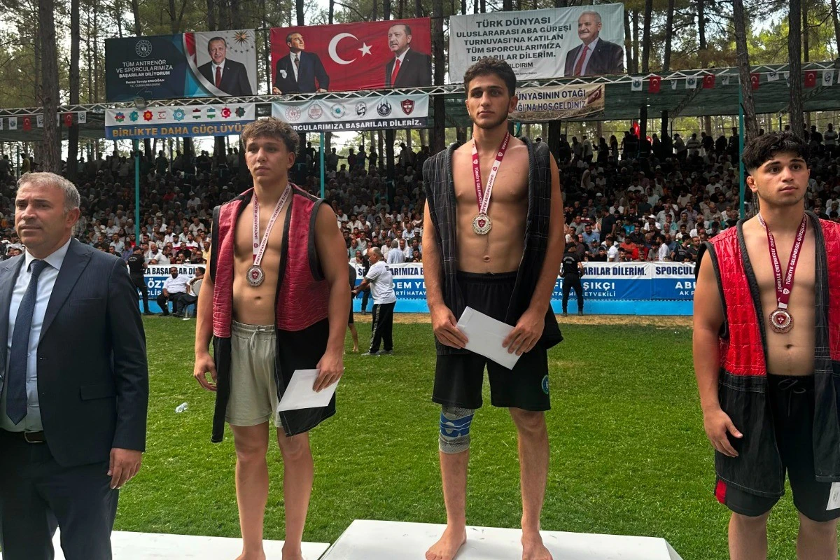 Büyükşehir Belediyesporlu güreşçilerden 8 madalya, 2 kupa!