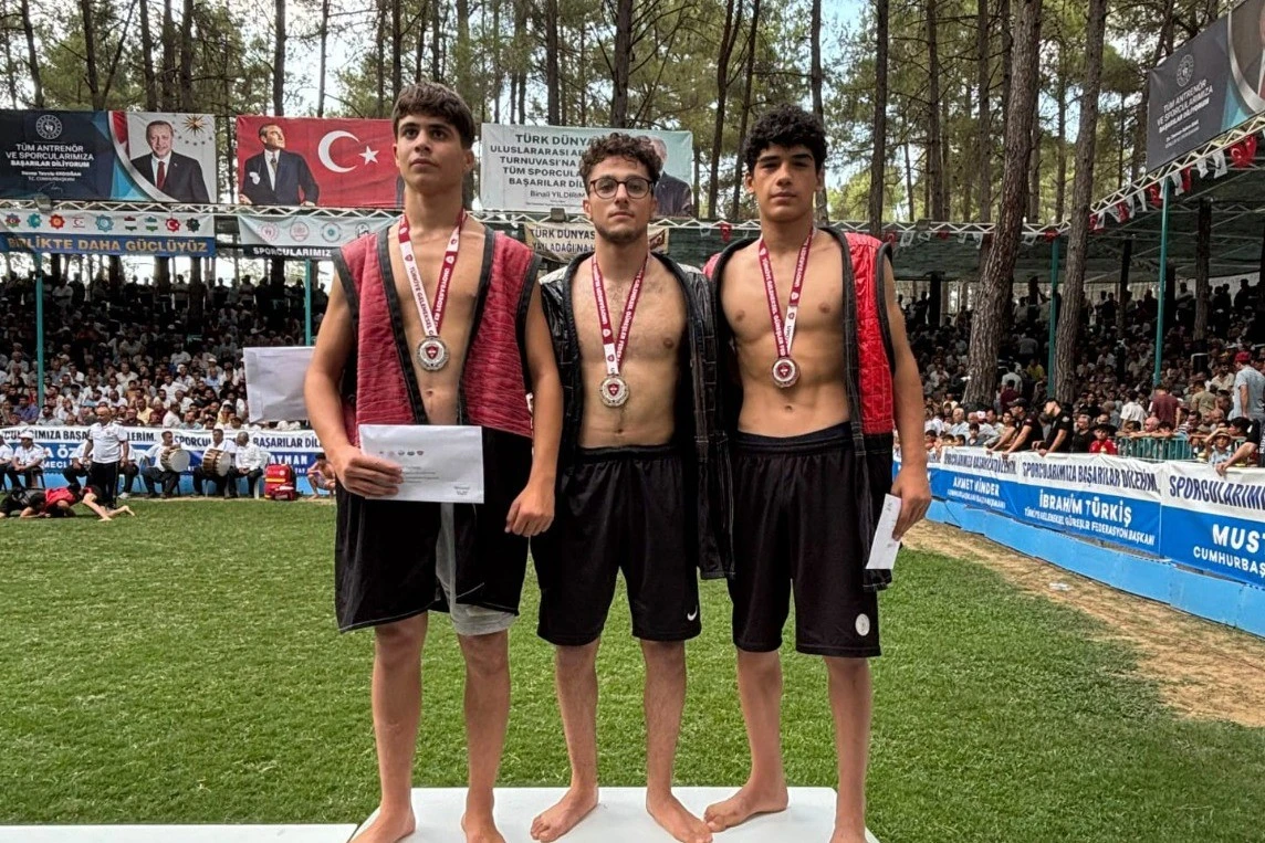 Büyükşehir Belediyesporlu güreşçilerden 8 madalya, 2 kupa!