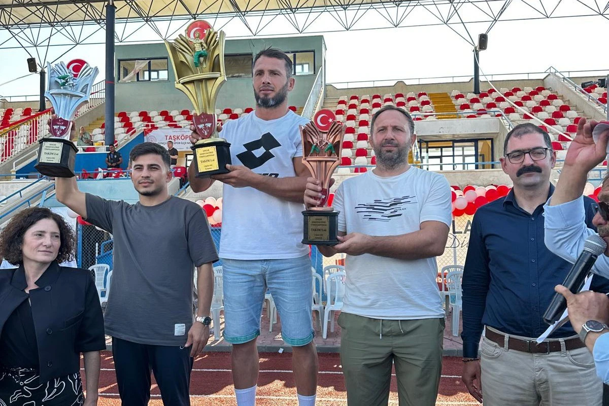 Büyükşehir Belediyesporlu güreşçilerden 8 madalya, 2 kupa!