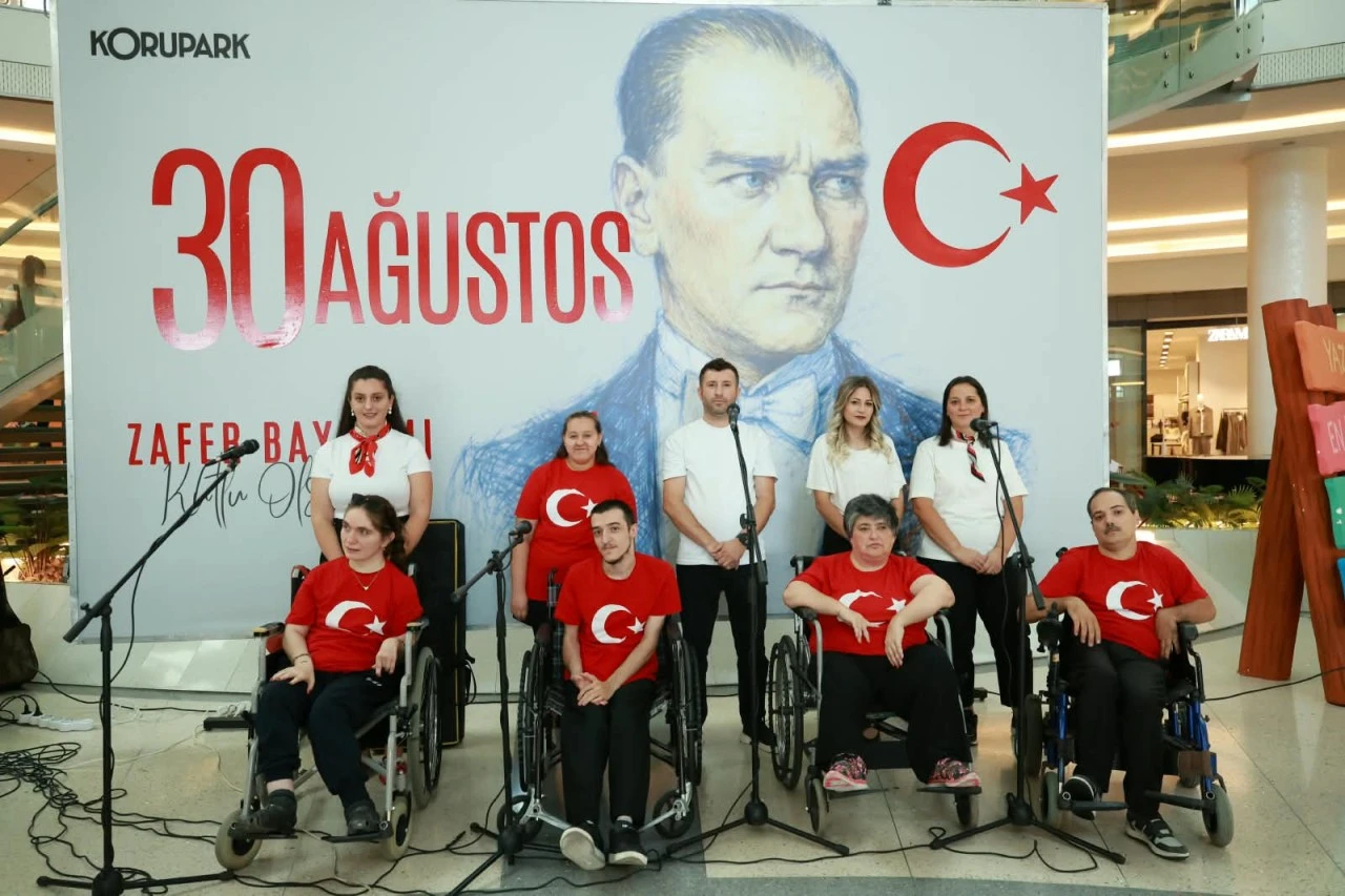Özel öğrencilerden 30 Ağustos Zafer Bayramı konseri