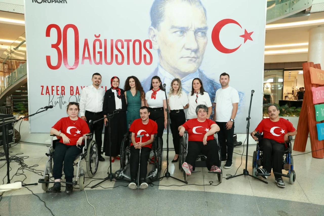 Özel öğrencilerden 30 Ağustos Zafer Bayramı konseri