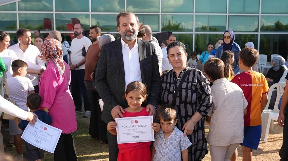 Gürsu'da 600 çocuk yüzme öğrendi