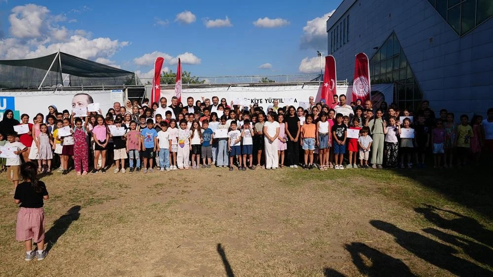Gürsu'da 600 çocuk yüzme öğrendi
