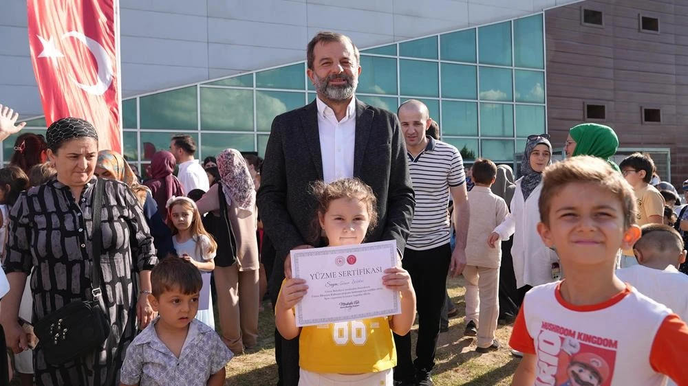Gürsu'da 600 çocuk yüzme öğrendi