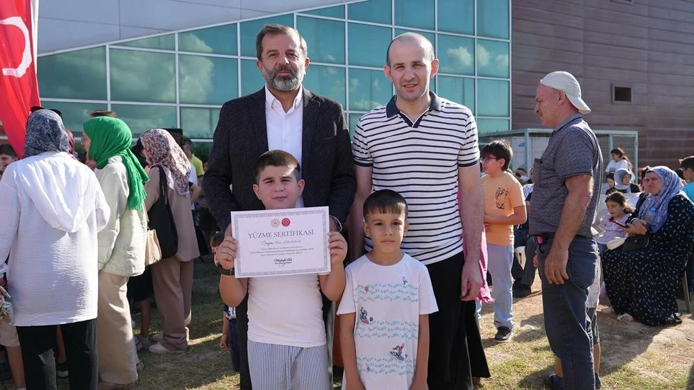 Gürsu'da 600 çocuk yüzme öğrendi