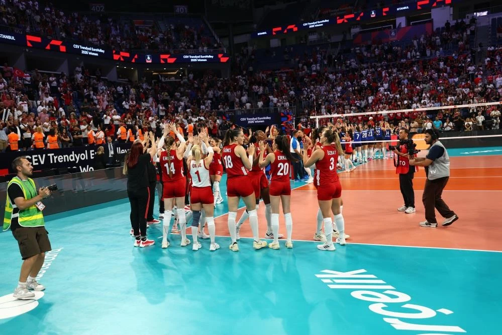 Azerbaycan'ı 3-0 yenen Filenin Sultanları çeyrek finale yükseldi