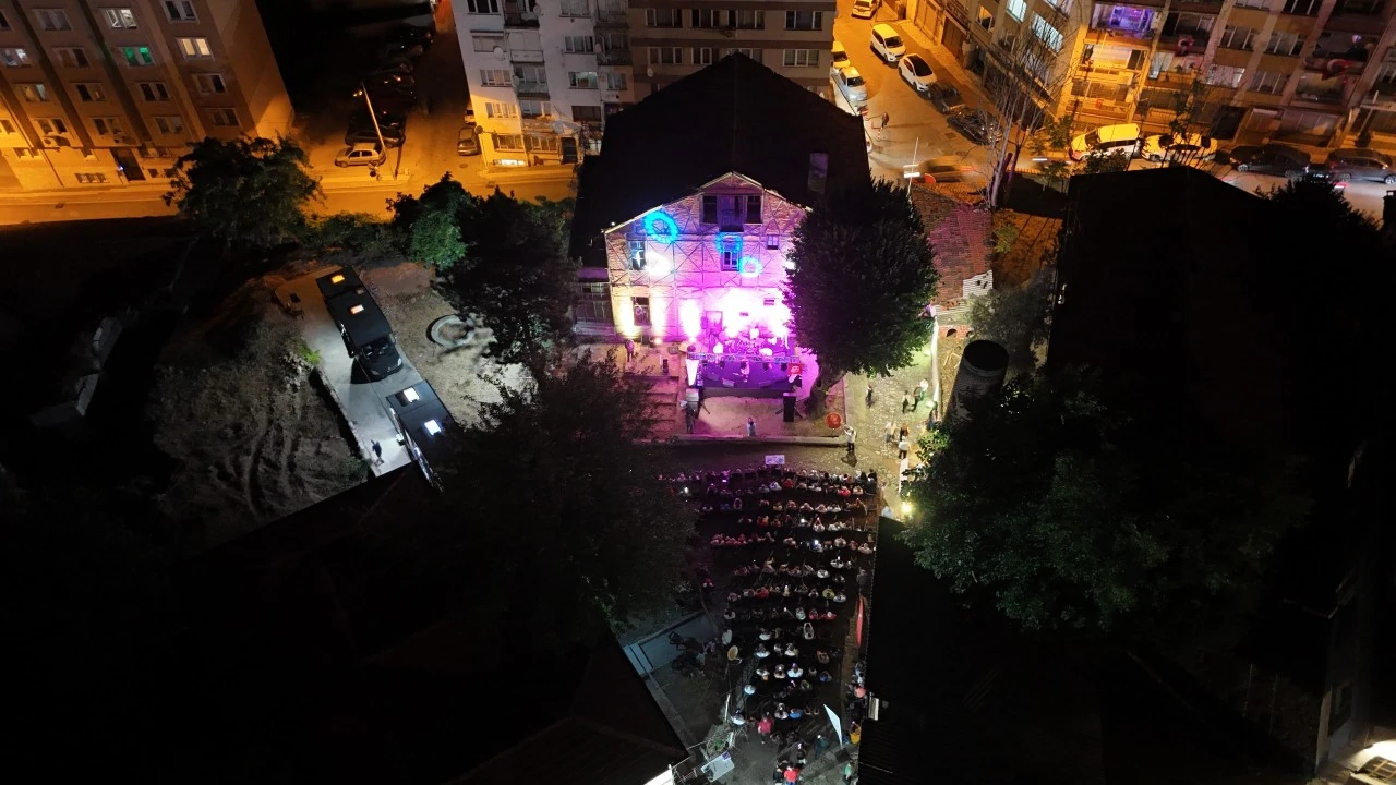 Osmangazi Belediyesi, Romangal Tarihi İpek Fabrikası’nda ilk konserini gerçekleştirdi