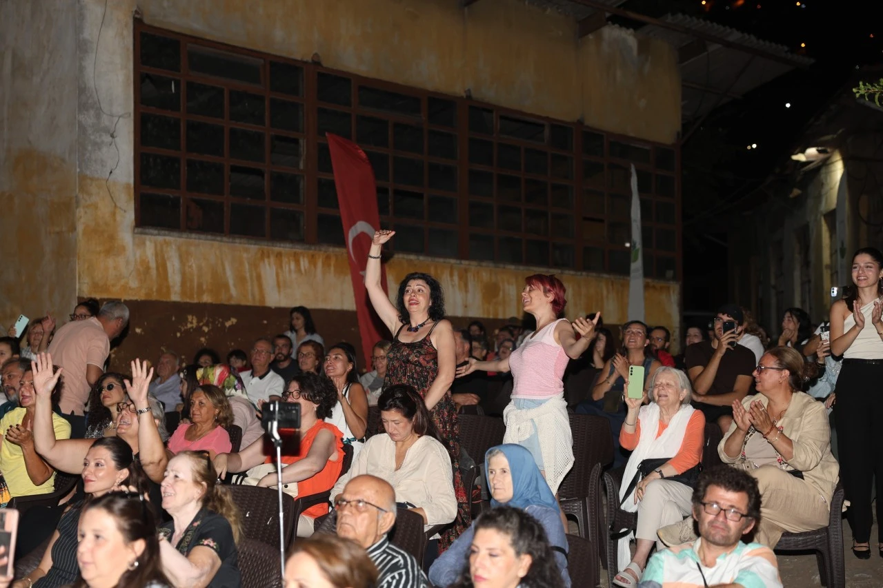 Osmangazi Belediyesi, Romangal Tarihi İpek Fabrikası’nda ilk konserini gerçekleştirdi
