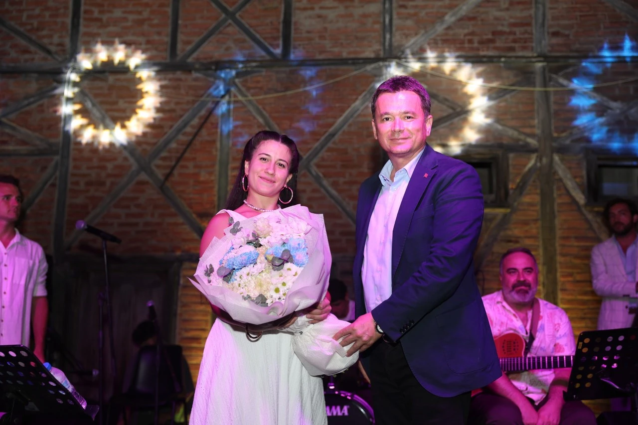 Osmangazi Belediyesi, Romangal Tarihi İpek Fabrikası’nda ilk konserini gerçekleştirdi