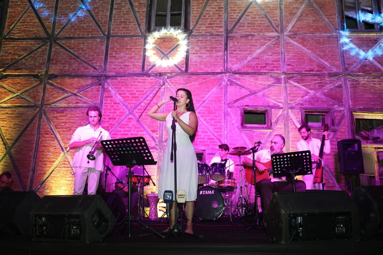 Osmangazi Belediyesi, Romangal Tarihi İpek Fabrikası’nda ilk konserini gerçekleştirdi