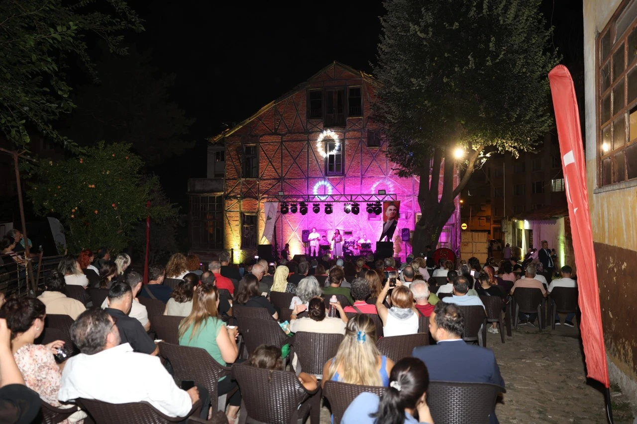 Osmangazi Belediyesi, Romangal Tarihi İpek Fabrikası’nda ilk konserini gerçekleştirdi