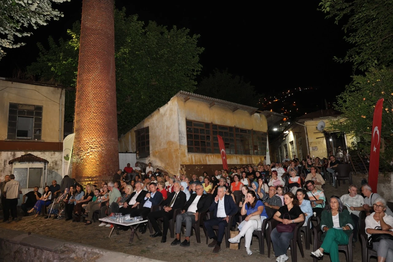 Osmangazi Belediyesi, Romangal Tarihi İpek Fabrikası’nda ilk konserini gerçekleştirdi