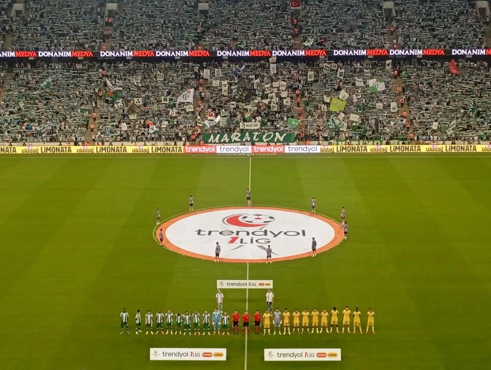 Bursaspor, İstanbulspor'u 4-0 mağlup etti
