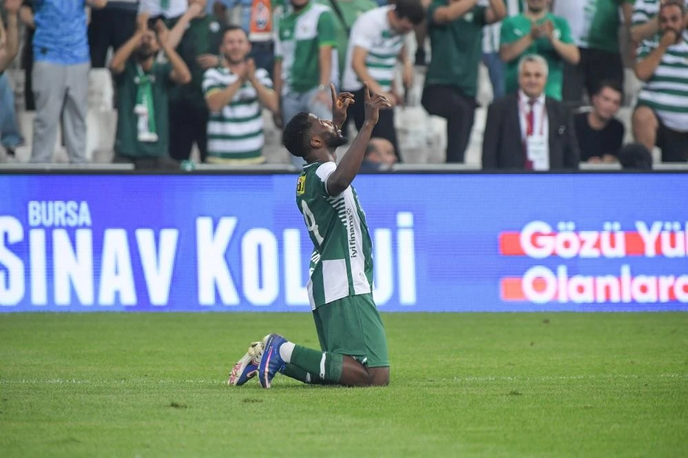 Bursaspor, İstanbulspor'u 4-0 mağlup etti