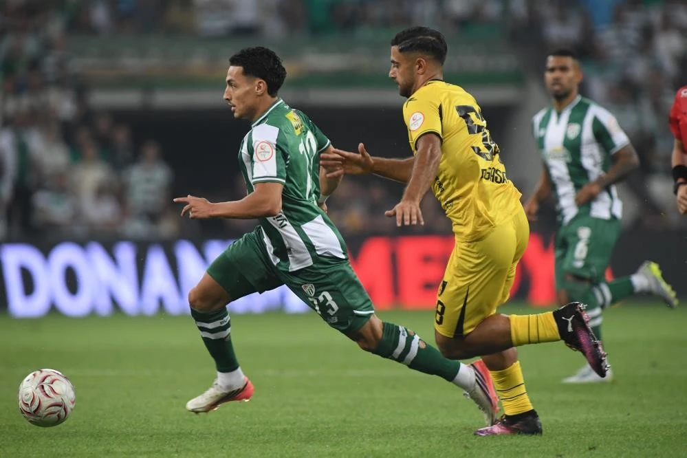 Bursaspor, İstanbulspor'u 4-0 mağlup etti