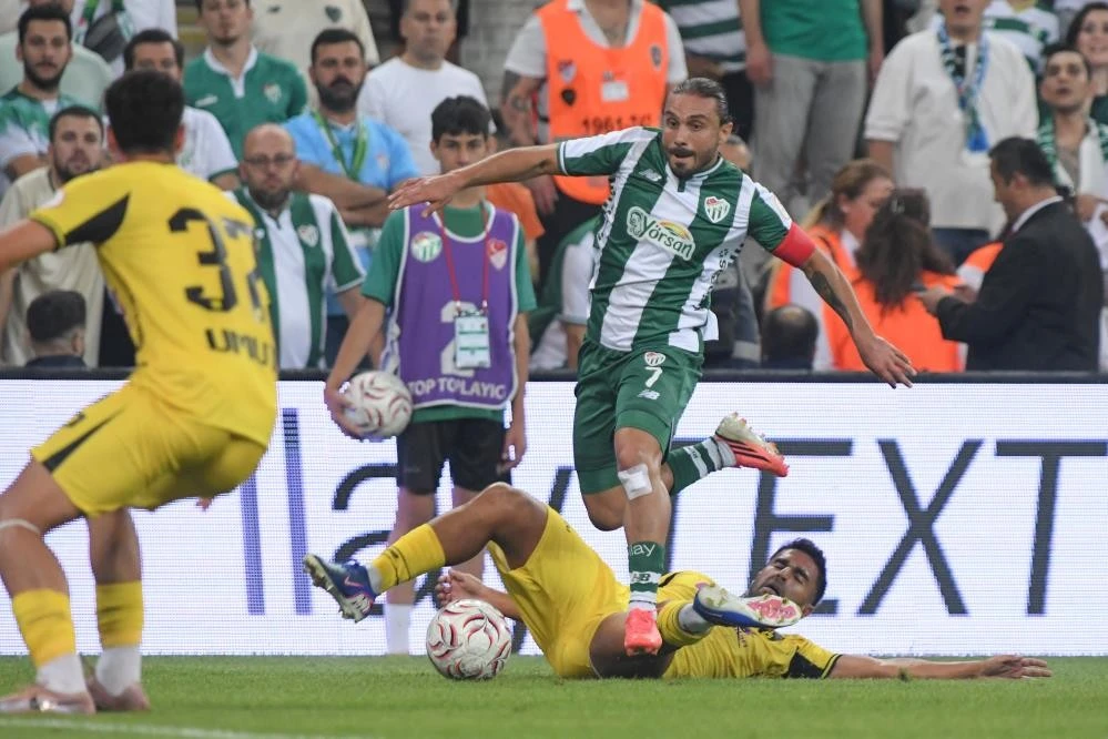 Bursaspor, İstanbulspor'u 4-0 mağlup etti