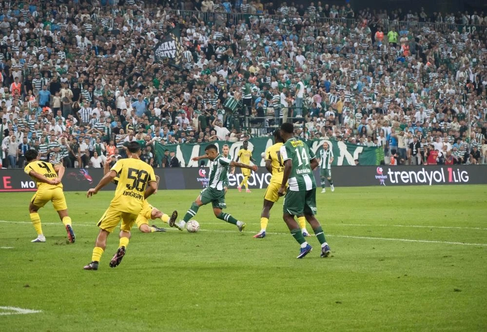 Bursaspor, İstanbulspor'u 4-0 mağlup etti