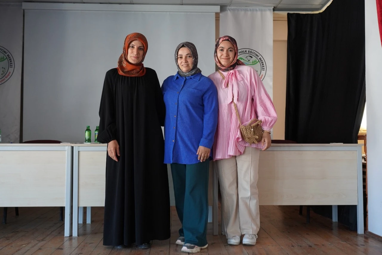 Festivalde zeytinin bereketi h&uuml;nerli ellerde lezzete d&ouml;n&uuml;şt&uuml;