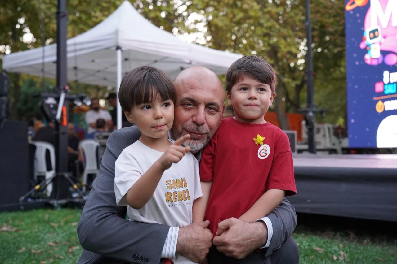 Başkan Bekir Aydın Mobil Fest’te çocukların bilim heyecanına ortak oldu