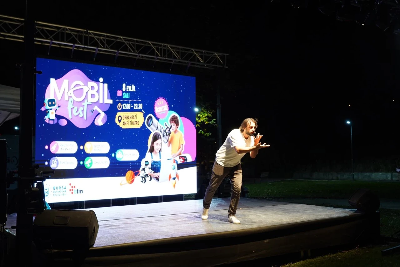 Başkan Bekir Aydın Mobil Fest’te çocukların bilim heyecanına ortak oldu