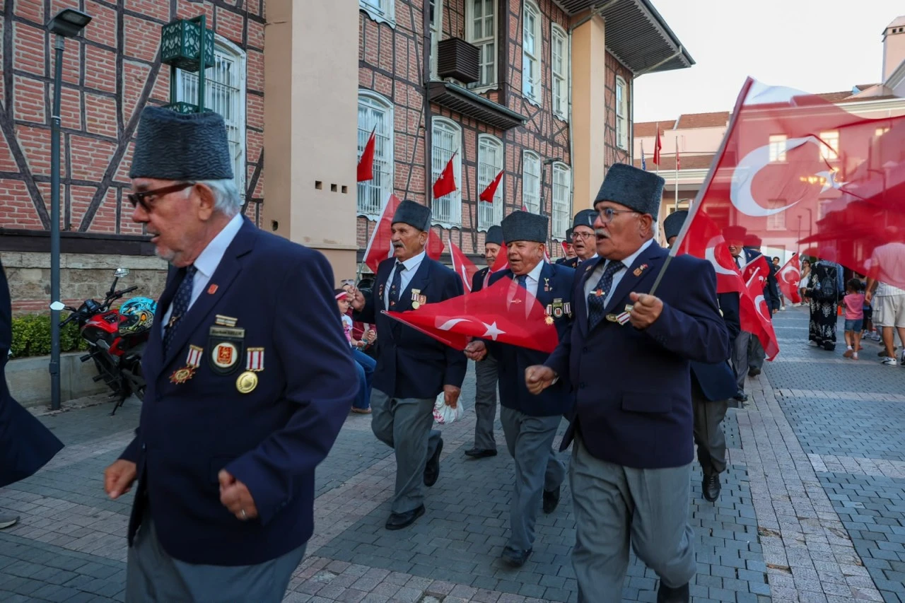 Kurtuluş coşkusu Tarihi Belediye Binası'na taşındı