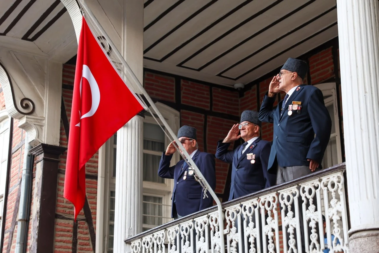 Kurtuluş coşkusu Tarihi Belediye Binası'na taşındı