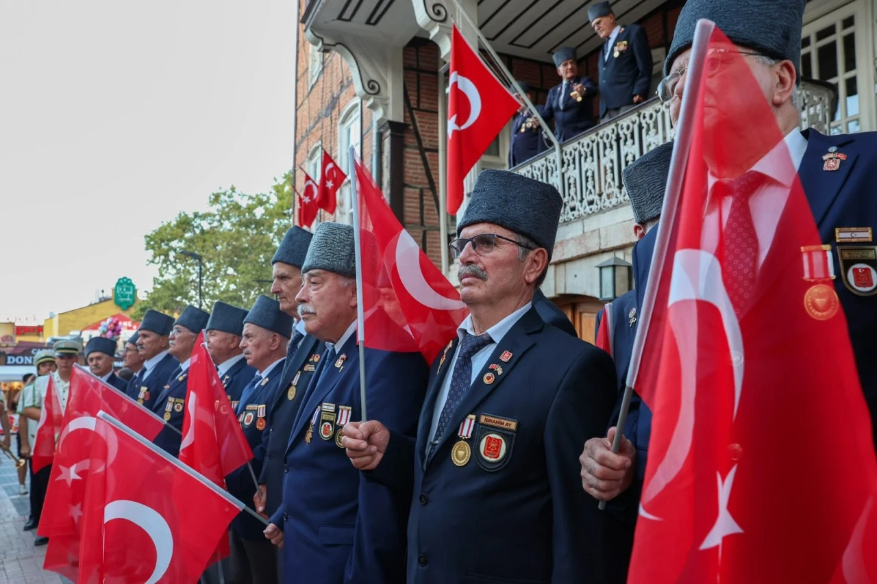 Kurtuluş coşkusu Tarihi Belediye Binası'na taşındı