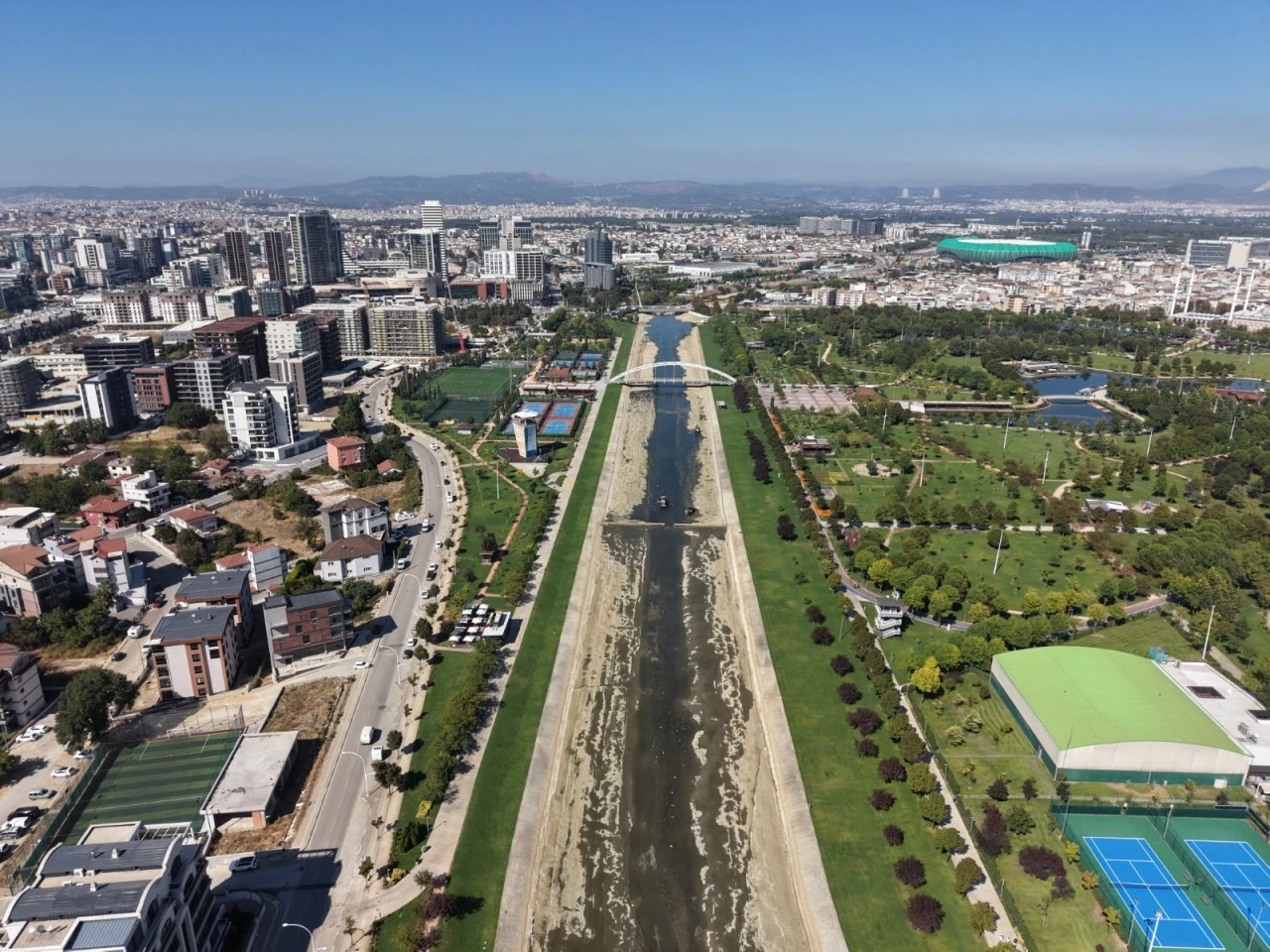 B&uuml;y&uuml;kşehir'den dere temizliği mesaisi