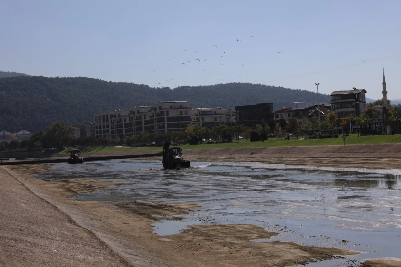 Büyükşehir'den dere temizliği mesaisi