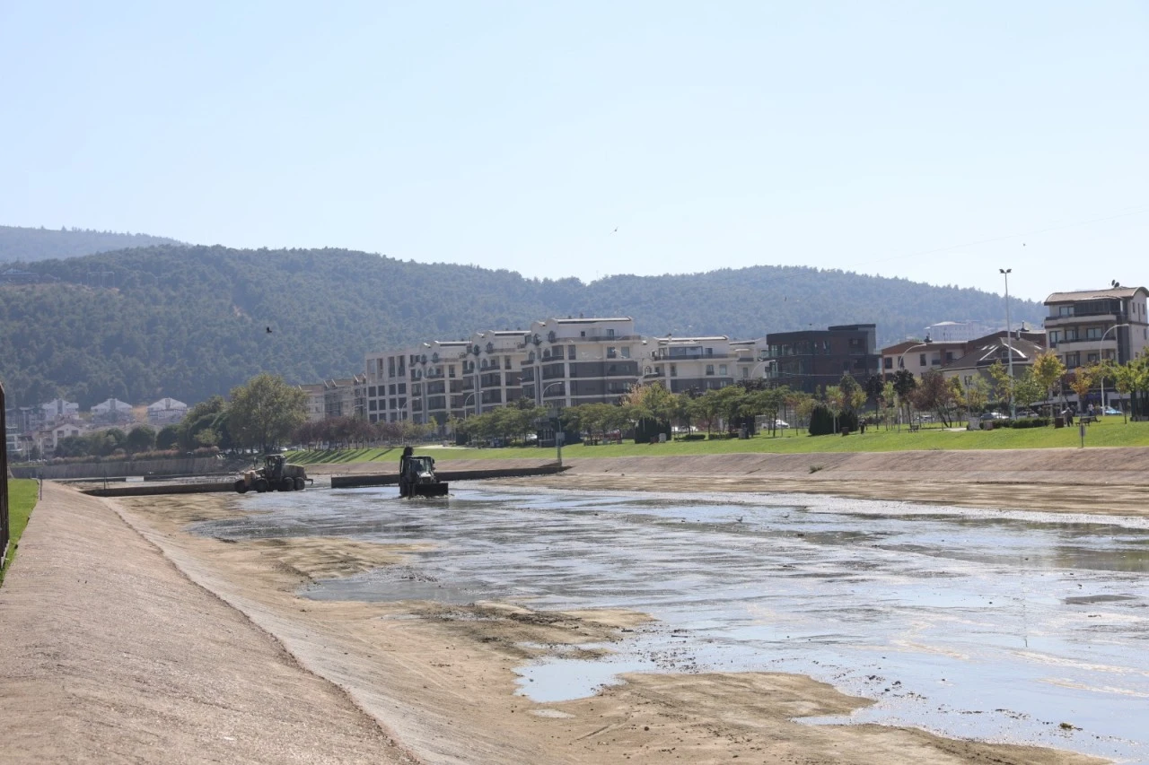 Büyükşehir'den dere temizliği mesaisi