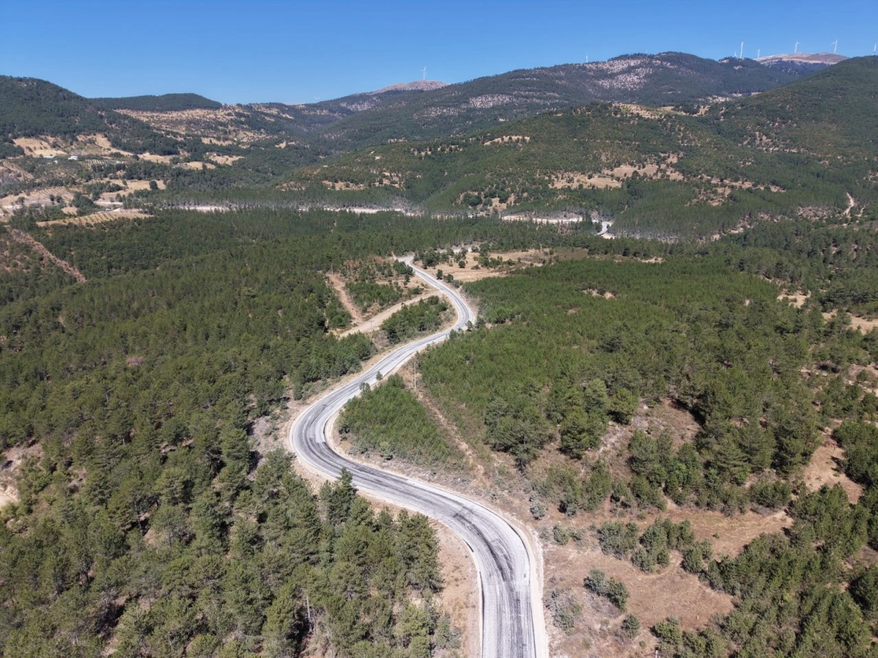 Keles'te yollar yenileniyor
