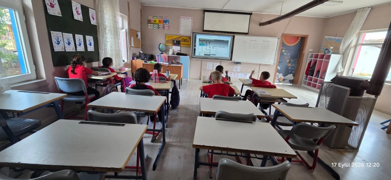 &Ccedil;EK(İ)MECE  kırsal mahalle okullarını destekliyor