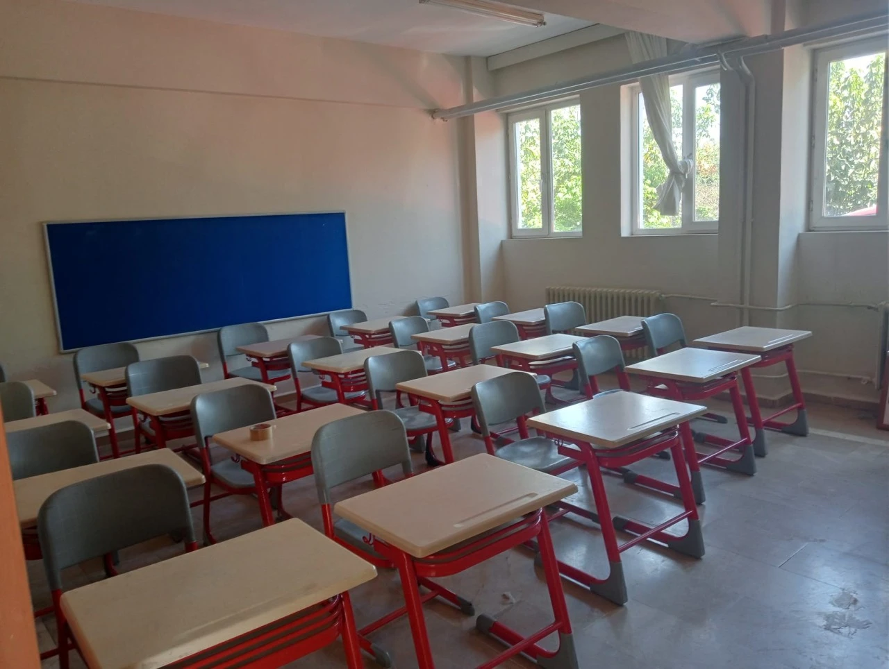 ÇEK(İ)MECE  kırsal mahalle okullarını destekliyor
