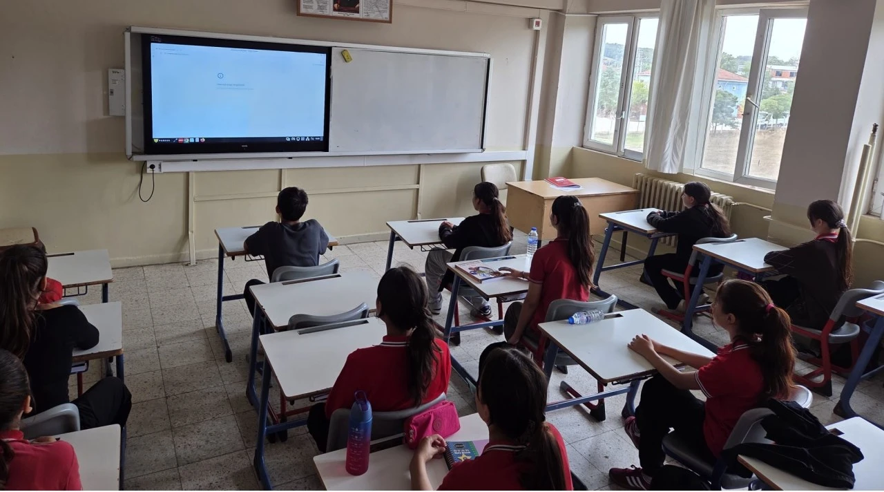 ÇEK(İ)MECE  kırsal mahalle okullarını destekliyor