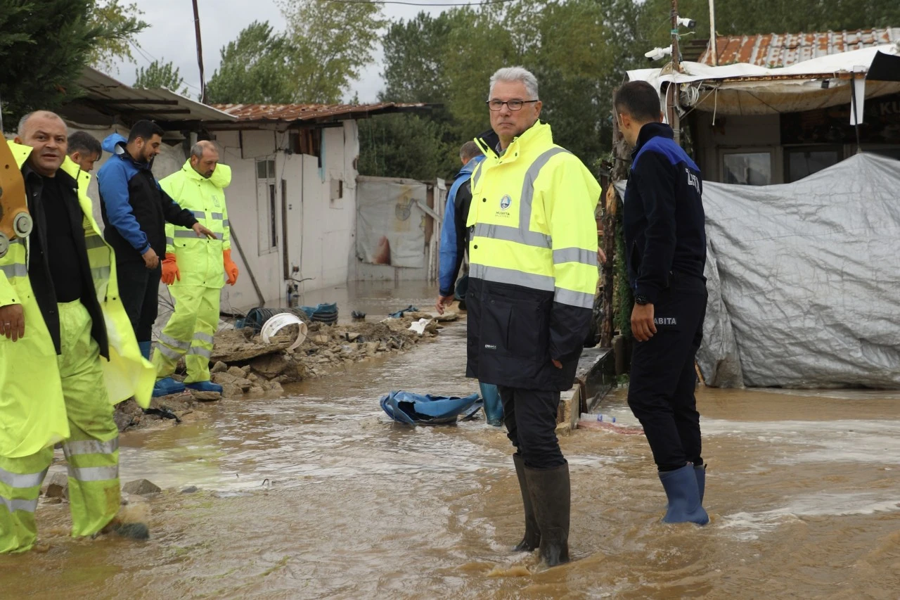 Mudanya Belediyesi'nden sağanak sonrası taşkın müdahalesi