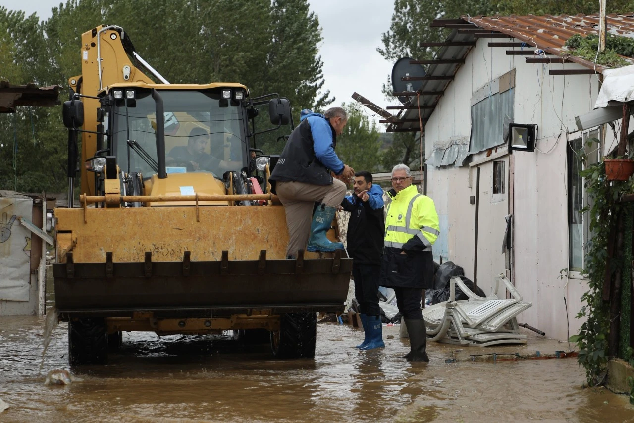 Mudanya Belediyesi'nden sağanak sonrası taşkın müdahalesi